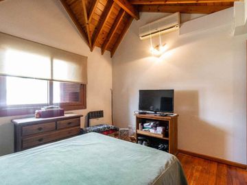 CASA TRIPLEX DE 4 AMBIENTES EN VENTA RAMOS MEJIA
