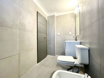 VENTA MONOAMBIENTE CON BALCON A ESTRENAR ALMAGRO