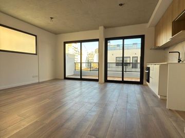 2 AMBIENTES DE 114M2 C/ TERRAZA Y PARRILLA PROPIA