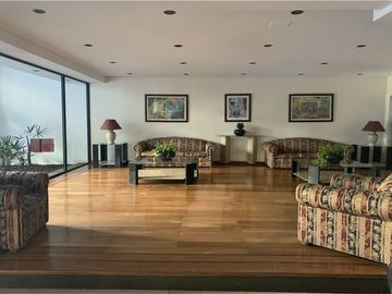 3 AMBIENTES CON DEPENDENCIA- COCHERA- GRAN BALCÓN-
