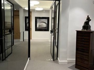 OFICINAS REFACCIONADAS En Sargento Cabral 800