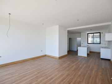 DEPTO A ESTRENAR,TRES DORMITORIOS,BALCON Y COCHERA