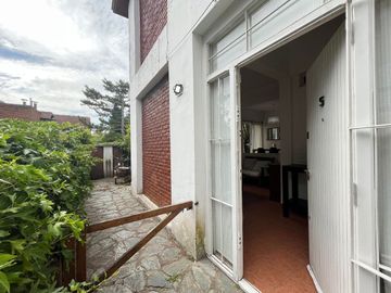 VENTA DE DUPLEX EN PINAMAR CON GAS NATURAL Y PATIO