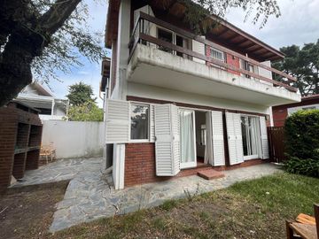 VENTA DE DUPLEX EN PINAMAR CON GAS NATURAL Y PATIO
