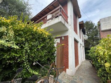 VENTA DE DUPLEX EN PINAMAR CON GAS NATURAL Y PATIO