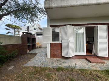 VENTA DE DUPLEX EN PINAMAR CON GAS NATURAL Y PATIO
