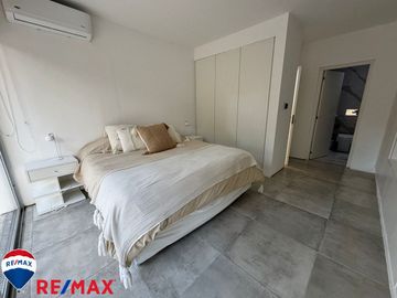 Venta de casa minimalista en Barrio Bosques