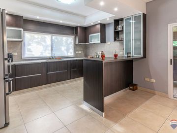 Venta Casa 4 amb. Club de Campo Los Puentes, Luján