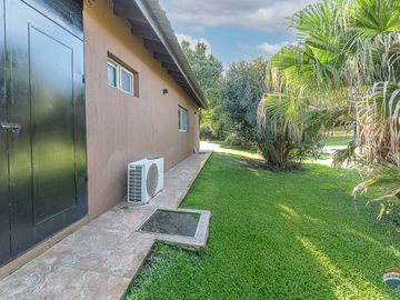 Venta Casa 4 amb. Club de Campo Los Puentes, Luján