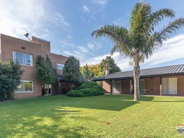 Venta Casa 4 amb. Club de Campo Los Puentes, Luján