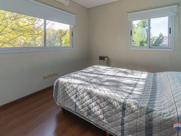 Venta Casa 4 amb. Club de Campo Los Puentes, Luján
