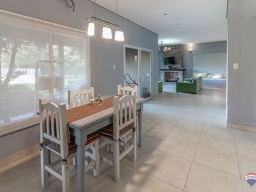 Venta Casa 4 amb. Club de Campo Los Puentes, Luján