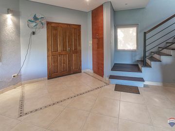 Venta Casa 4 amb. Club de Campo Los Puentes, Luján