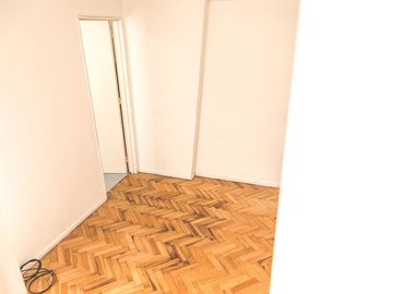 Venta departamento Flores piso alto y luminoso