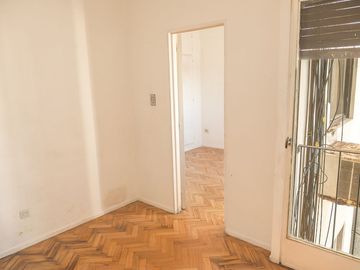 Venta departamento Flores piso alto y luminoso