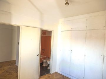 Venta departamento Flores piso alto y luminoso