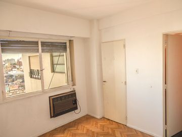 Venta departamento Flores piso alto y luminoso