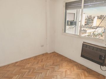 Venta departamento Flores piso alto y luminoso