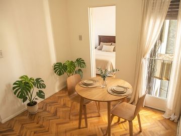 Venta departamento Flores piso alto y luminoso