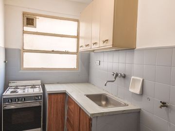 Venta departamento Flores piso alto y luminoso