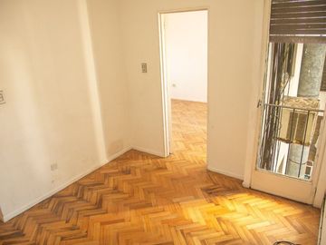 Venta departamento Flores piso alto y luminoso