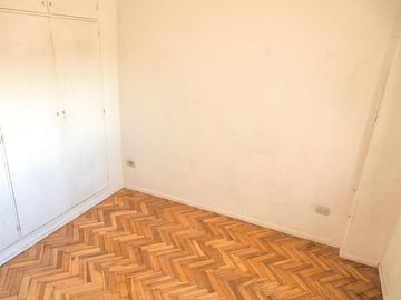 Venta departamento Flores piso alto y luminoso