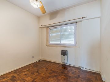 VENTA DEPARTAMENTO TRES AMBIENTES CON BALCON