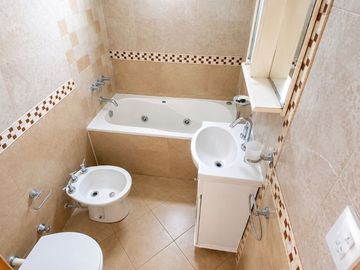 VENTA DEPARTAMENTO 2 AMBIENTES CON COCHERA RAMOS M