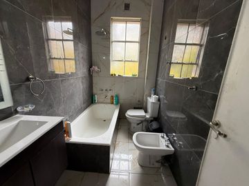 VENTA DEPARTAMENTO 4 AMB + DEPENDENCIA - BALVANERA