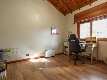 VENTA CASA 4 AMBIENTES C/ JARDIN Y COCH CARAPACHAY