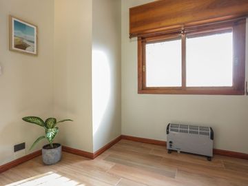VENTA CASA 4 AMBIENTES C/ JARDIN Y COCH CARAPACHAY