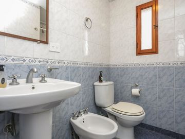 VENTA CASA 4 AMBIENTES C/ JARDIN Y COCH CARAPACHAY