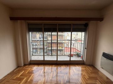 VENTA DPTO 3 AMBIENTES + DEPENDENCIA - BALVANERA