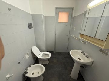 VENTA DPTO 3 AMBIENTES + DEPENDENCIA - BALVANERA