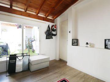 VENTA PH 3 AMB. CON PATIO EN PLANTA BAJA - FLORES