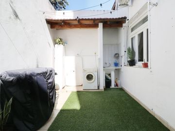 VENTA PH 3 AMB. CON PATIO EN PLANTA BAJA - FLORES