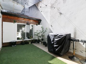 VENTA PH 3 AMB. CON PATIO EN PLANTA BAJA - FLORES
