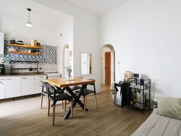 VENTA PH 3 AMB. CON PATIO EN PLANTA BAJA - FLORES