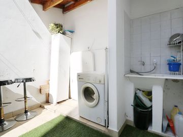 VENTA PH 3 AMB. CON PATIO EN PLANTA BAJA - FLORES