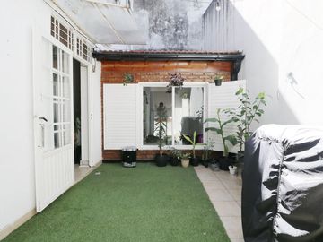 VENTA PH 3 AMB. CON PATIO EN PLANTA BAJA - FLORES
