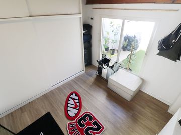 VENTA PH 3 AMB. CON PATIO EN PLANTA BAJA - FLORES