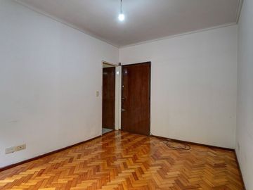 Depto. dos ambientes en V Urquiza - apto prof