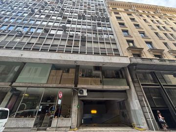 VENTA - COCHERA - EN PLENO MICROCENTRO