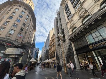 VENTA - COCHERA - EN PLENO MICROCENTRO