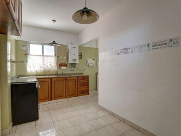 Venta 4 ambientes c/cochera cubierta. APTO CREDITO
