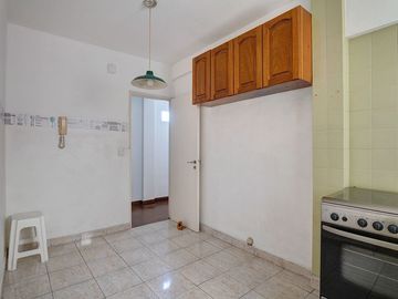 Venta 4 ambientes c/cochera cubierta. APTO CREDITO