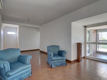 Venta 4 ambientes c/cochera cubierta. APTO CREDITO