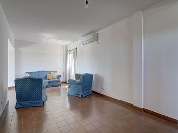 Venta 4 ambientes c/cochera cubierta. APTO CREDITO