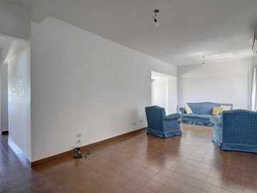 Venta 4 ambientes c/cochera cubierta. APTO CREDITO