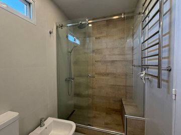 Venta 4 ambientes c/cochera cubierta. APTO CREDITO